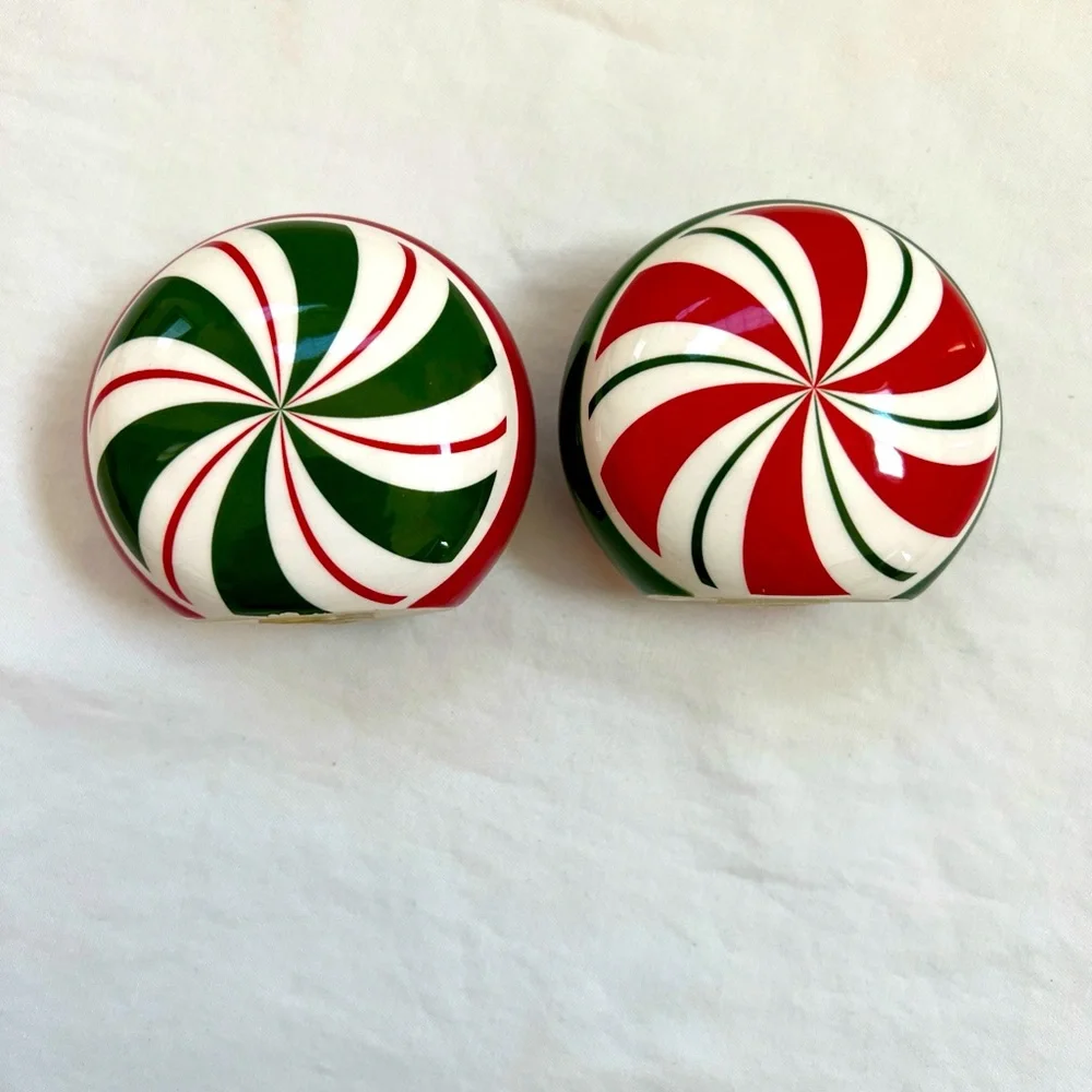 Christmas Salt and Pepper Shakers (2) Pier 1 (P1) Vintage Red Green Round Swirl